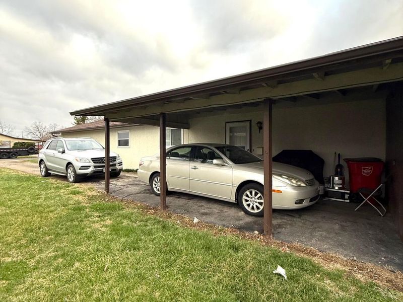 330 332 Mary Place, Ashville, OH 43103 Photo 4