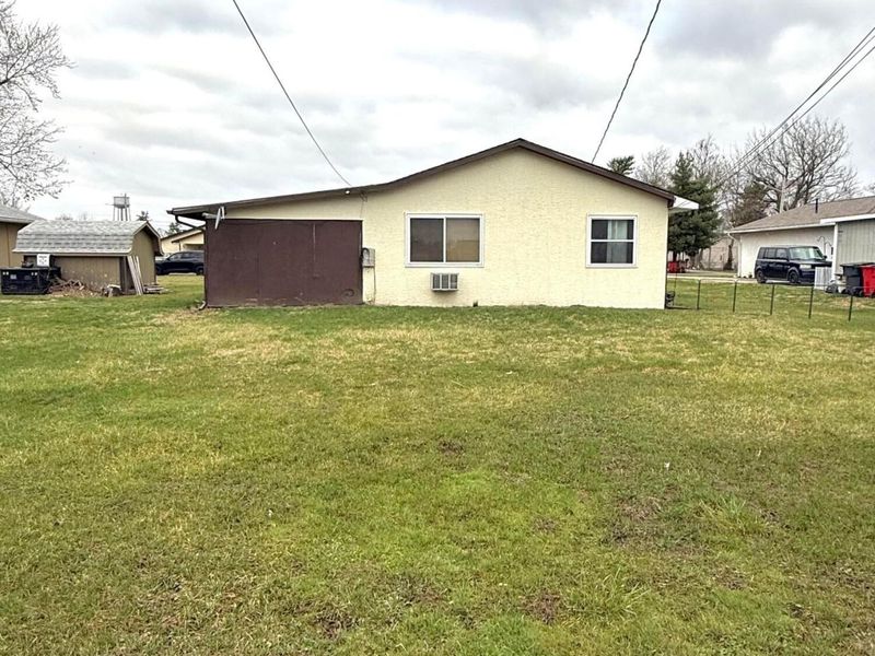 330 332 Mary Place, Ashville, OH 43103 Photo 8