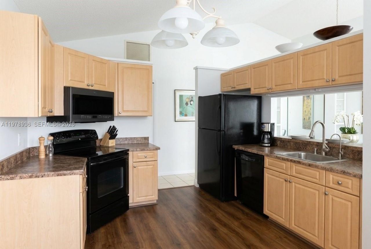 7604 Lexington Club Blvd, Unit B, Delray Beach, FL 33446 Photo
