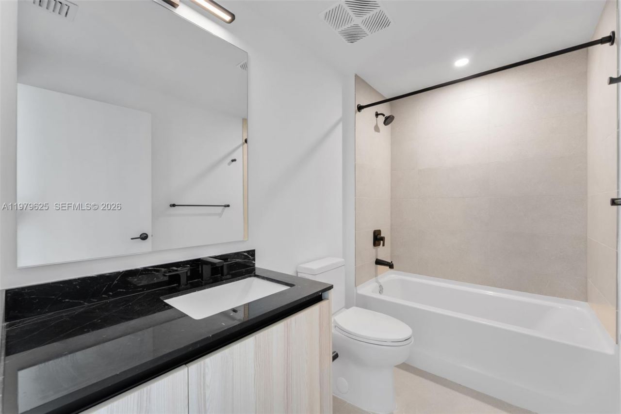 225 N Miami Ave , Unit 3201, Miami, FL 33132 Photo