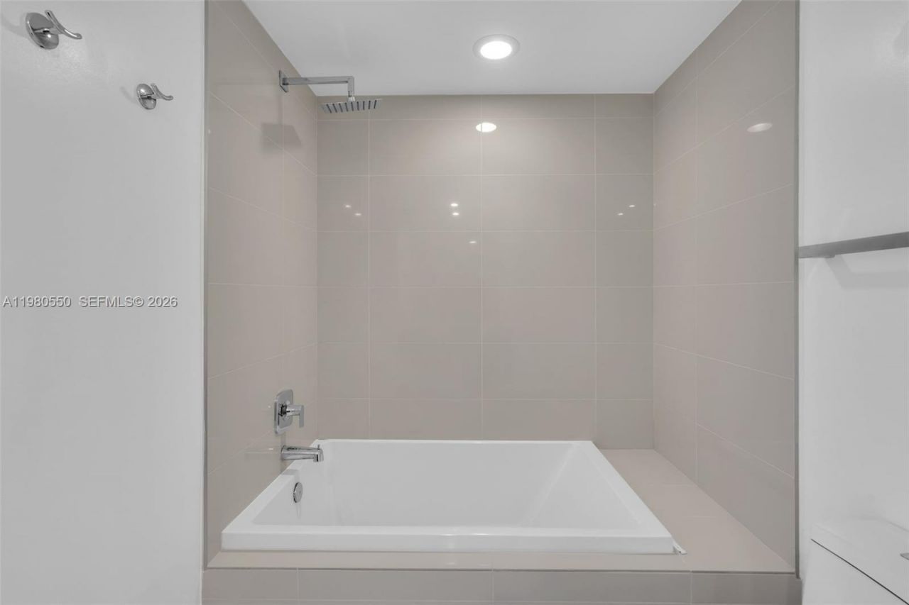 55 SW 9th St , Unit 1109, Miami, FL 33130 Photo