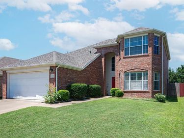 8516 Silverbell Lane, Fort Worth, TX 76140
