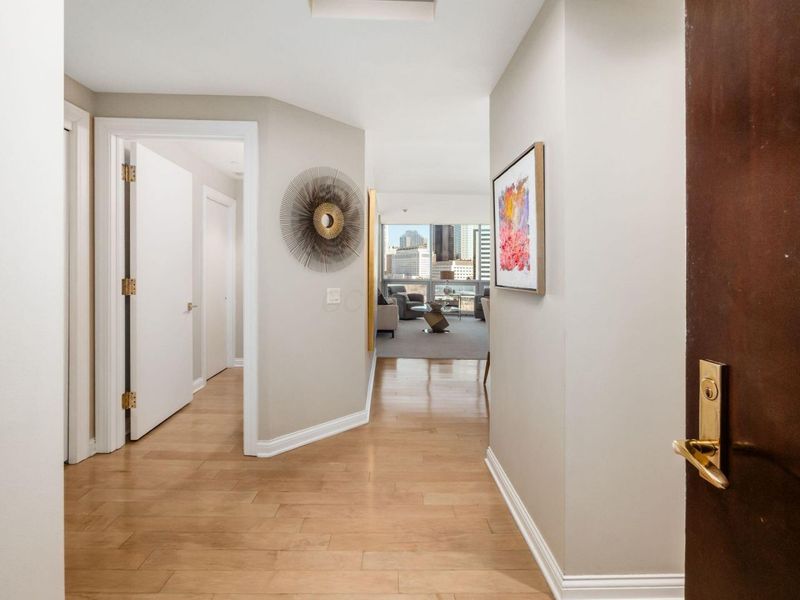 1 Miranova Place, Unit 730, Columbus, OH 43215 Photo 2