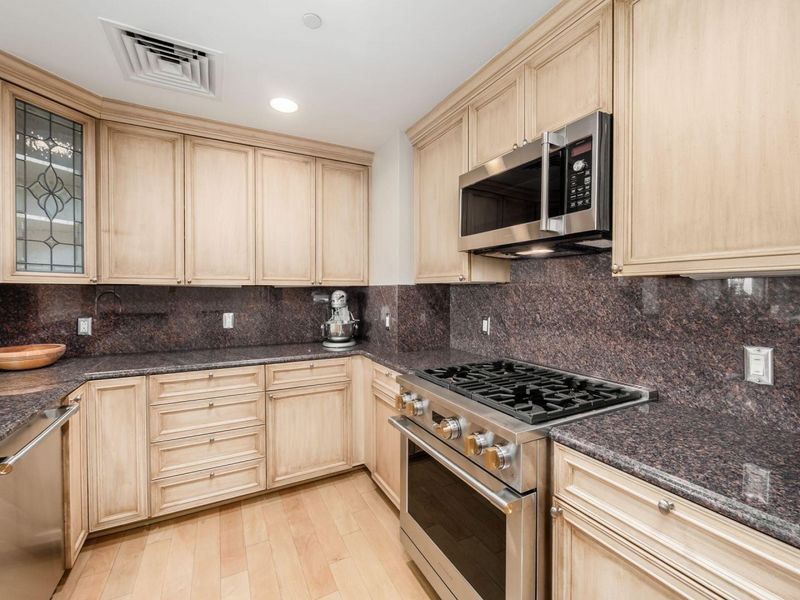 1 Miranova Place, Unit 730, Columbus, OH 43215 Photo 5