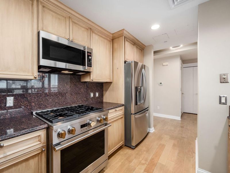 1 Miranova Place, Unit 730, Columbus, OH 43215 Photo 6