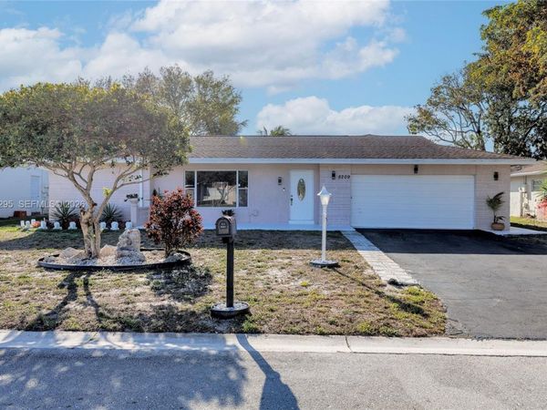 8209 NW 91st Ave , Tamarac, FL 33321