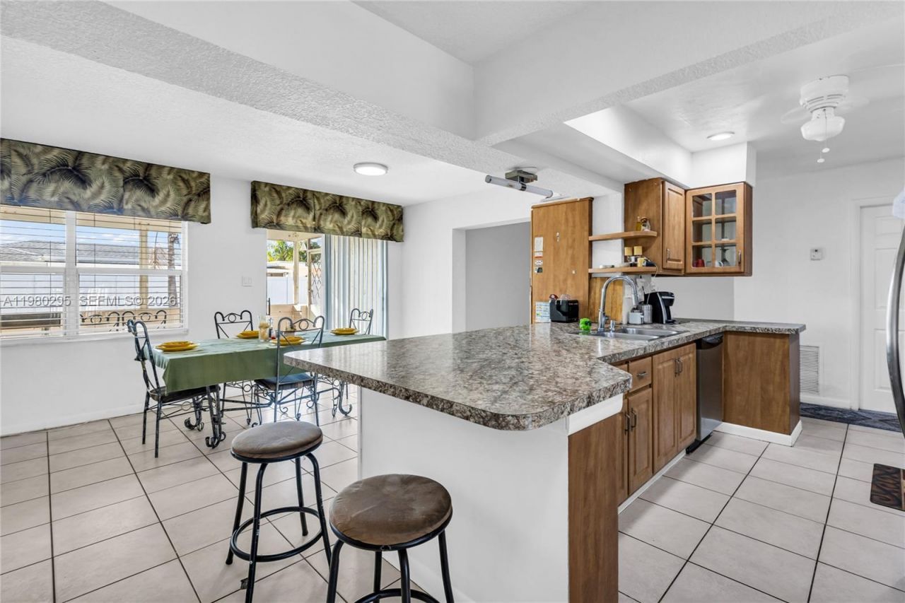 8209 NW 91st Ave , Tamarac, FL 33321 Photo