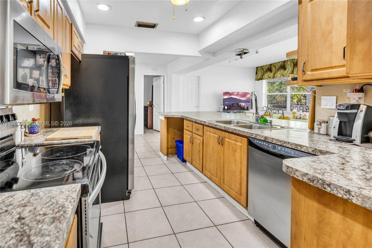 8209 NW 91st Ave , Tamarac, FL 33321 Photo