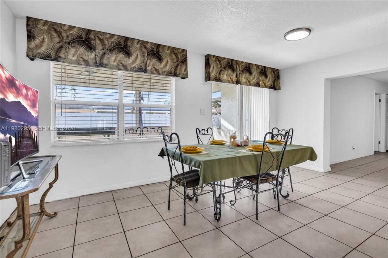 8209 NW 91st Ave , Tamarac, FL 33321 Photo