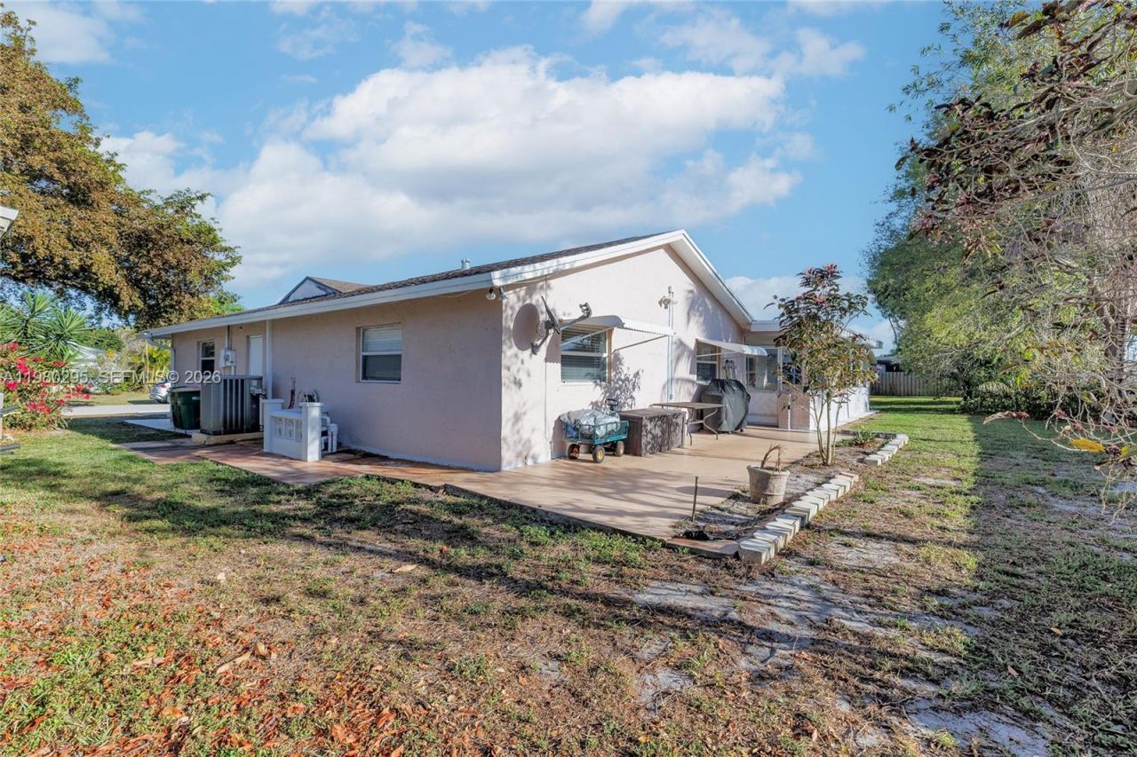 8209 NW 91st Ave , Tamarac, FL 33321 Photo