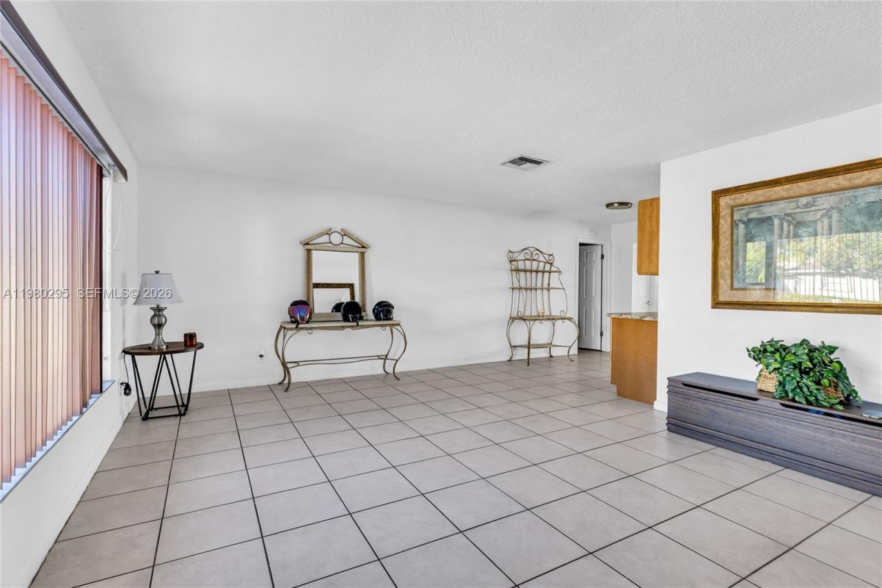 8209 NW 91st Ave , Tamarac, FL 33321 Photo