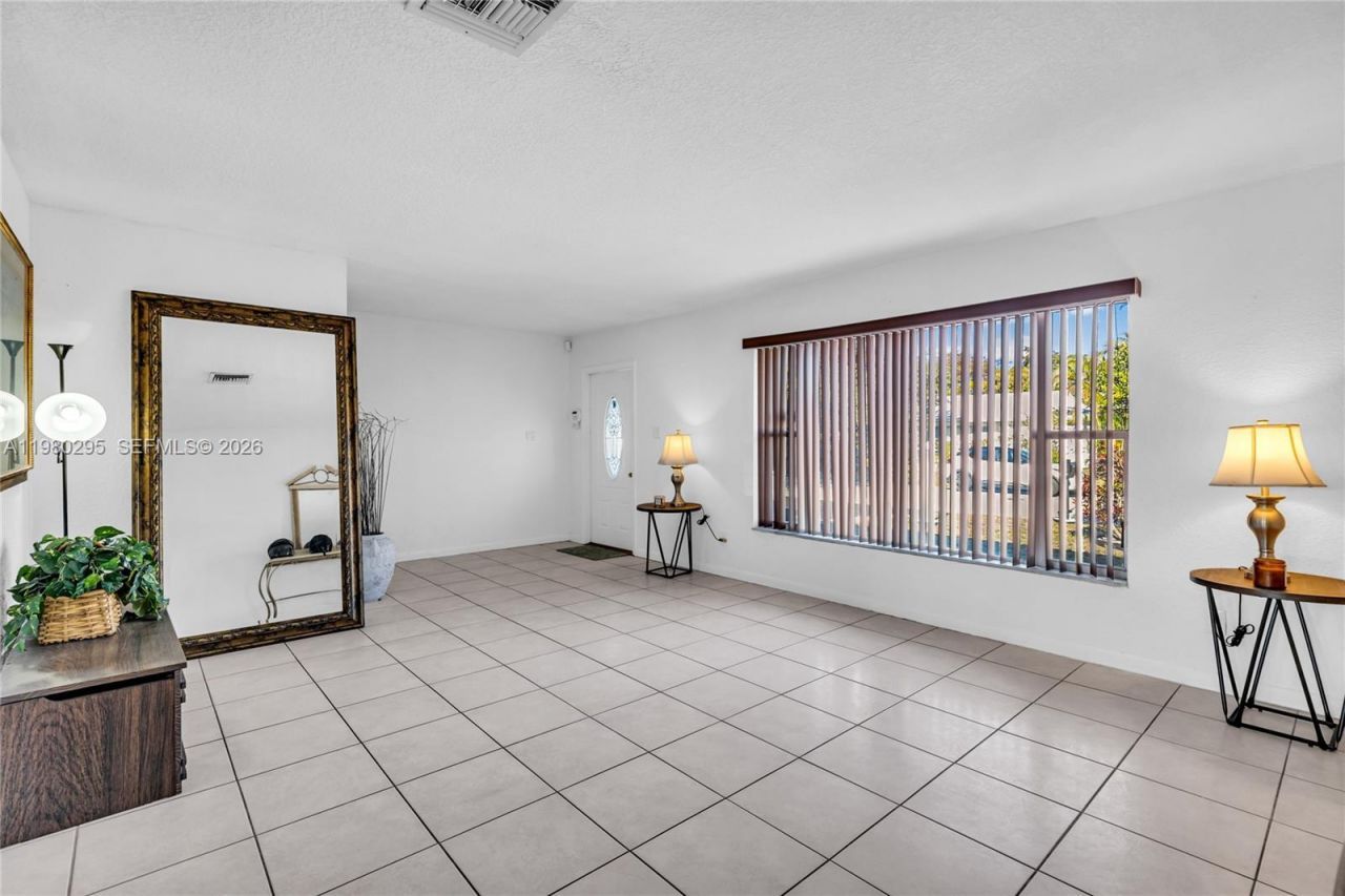 8209 NW 91st Ave , Tamarac, FL 33321 Photo