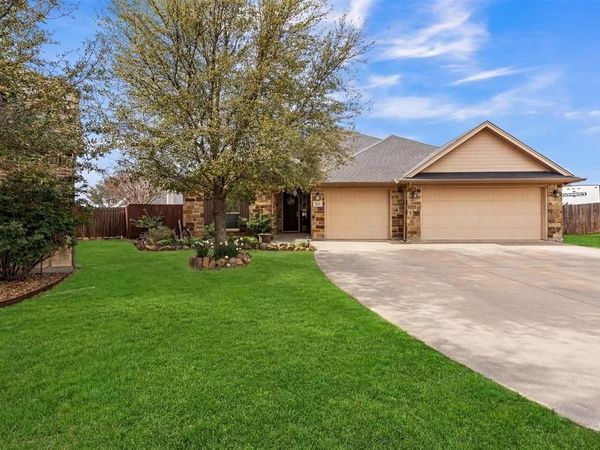 108 Lauren Court, Joshua, TX 76058