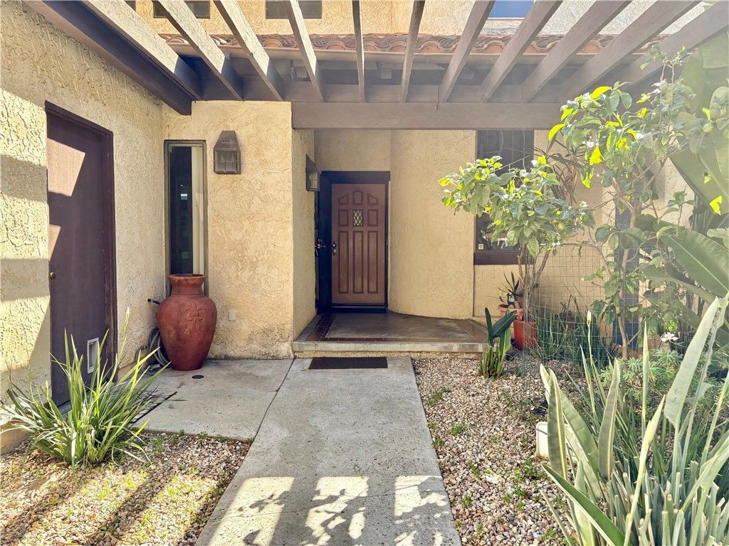 19 Cabrillo Drive, Avalon, CA 90704 Main Photo