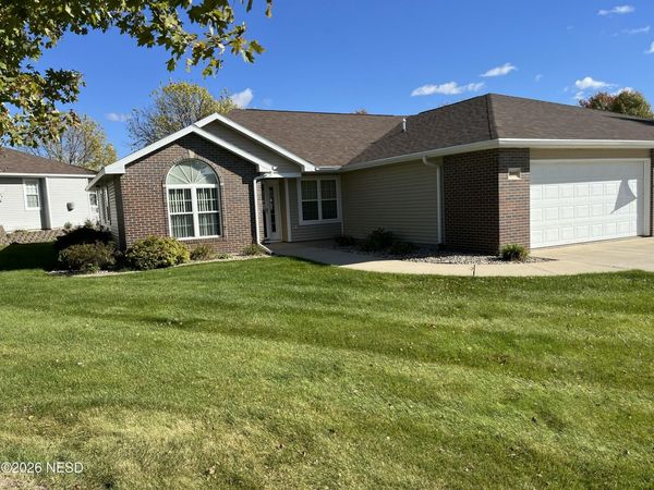 2002 PALISADES LANE, Watertown, SD 57201
