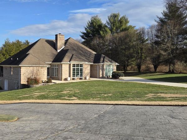 108 Deerfield Lane, Oak Ridge, TN 37830