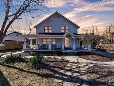 21109 Gill Road, Farmington, MI 48335