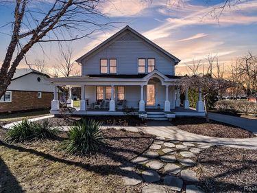 21109 Gill Road, Farmington, MI 48335