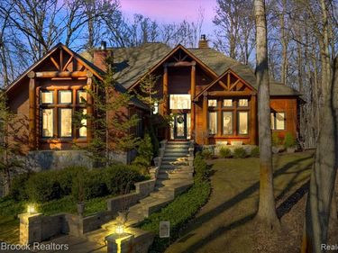 5970 Lynne Hollow Drive, Commerce Twp, MI 48382