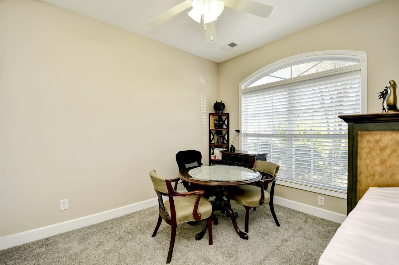 284 Viareggio Rd. Photo 13