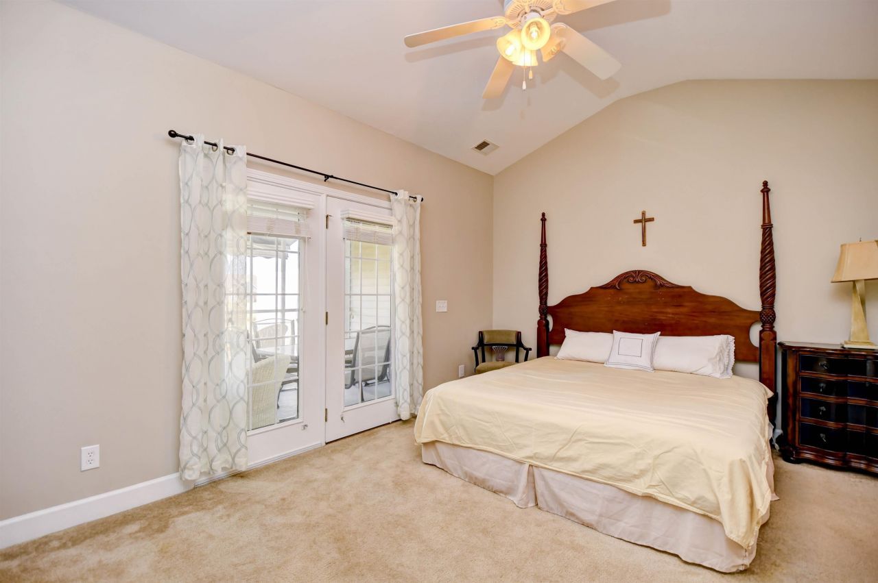 284 Viareggio Rd. Photo 17