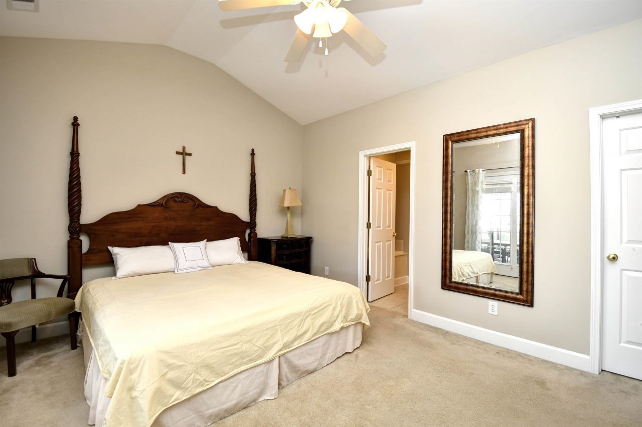 284 Viareggio Rd. Photo 18