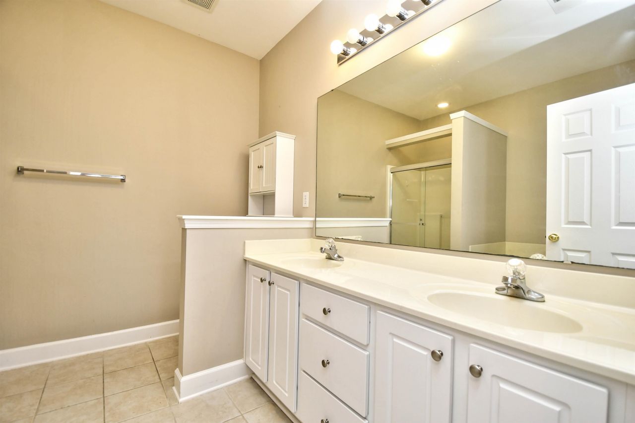 284 Viareggio Rd. Photo 20