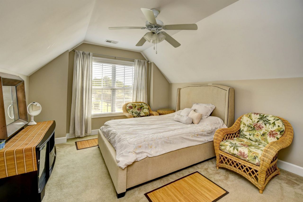 284 Viareggio Rd. Photo 23