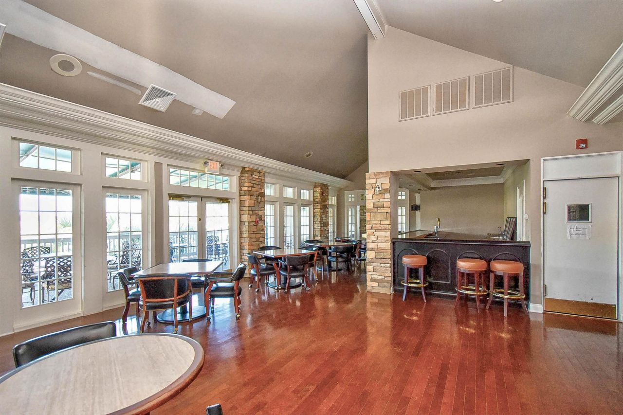 284 Viareggio Rd. Photo 37