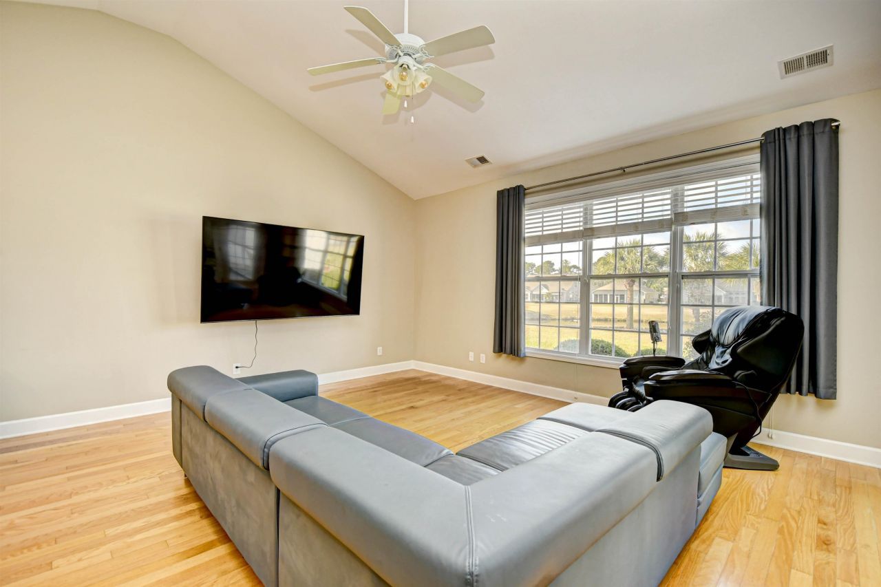 284 Viareggio Rd. Photo 4