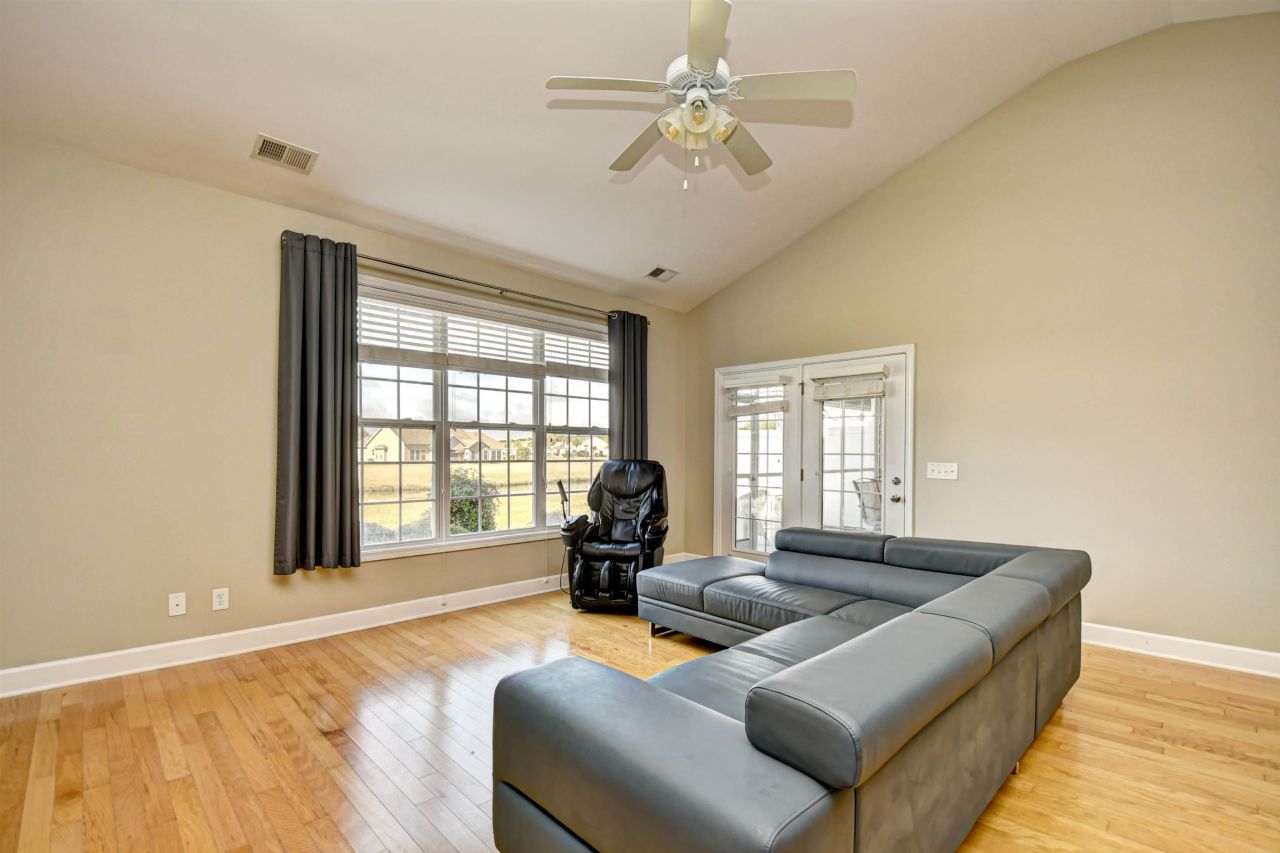 284 Viareggio Rd. Photo 6