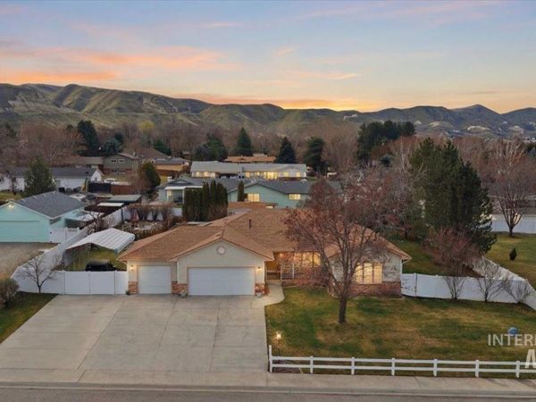 2225 Wildwood Ln, Emmett, ID 83617