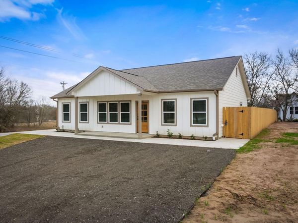 103 Lentz Main ST, Red Rock, TX 78662