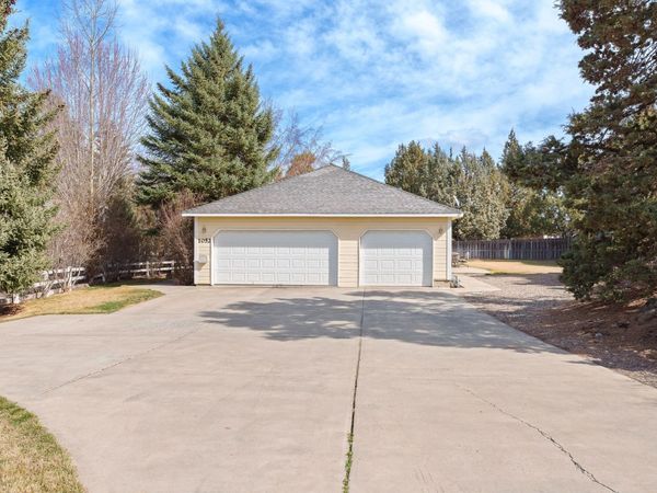1052 NE Francis Court, Bend, OR 97701