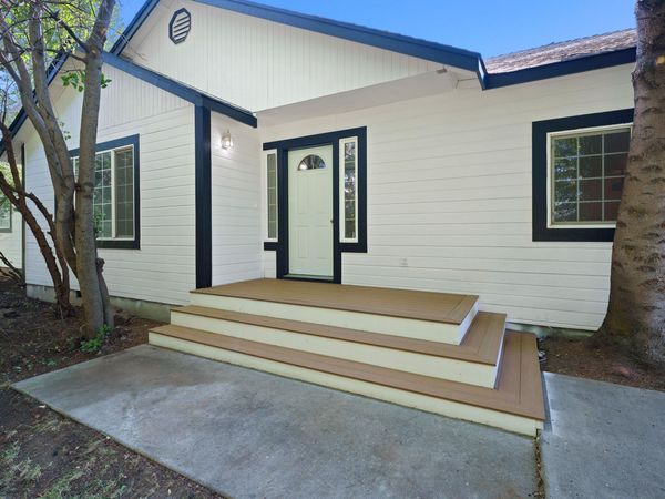 1052 NE Francis Court, Bend, OR 97701