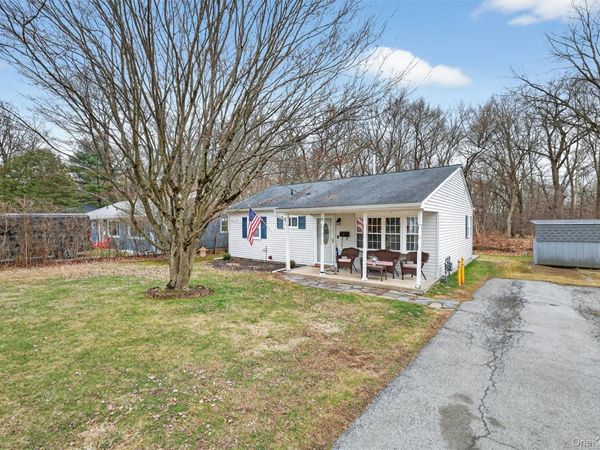 8 Van Wyck Drive, Poughkeepsie, NY 12601