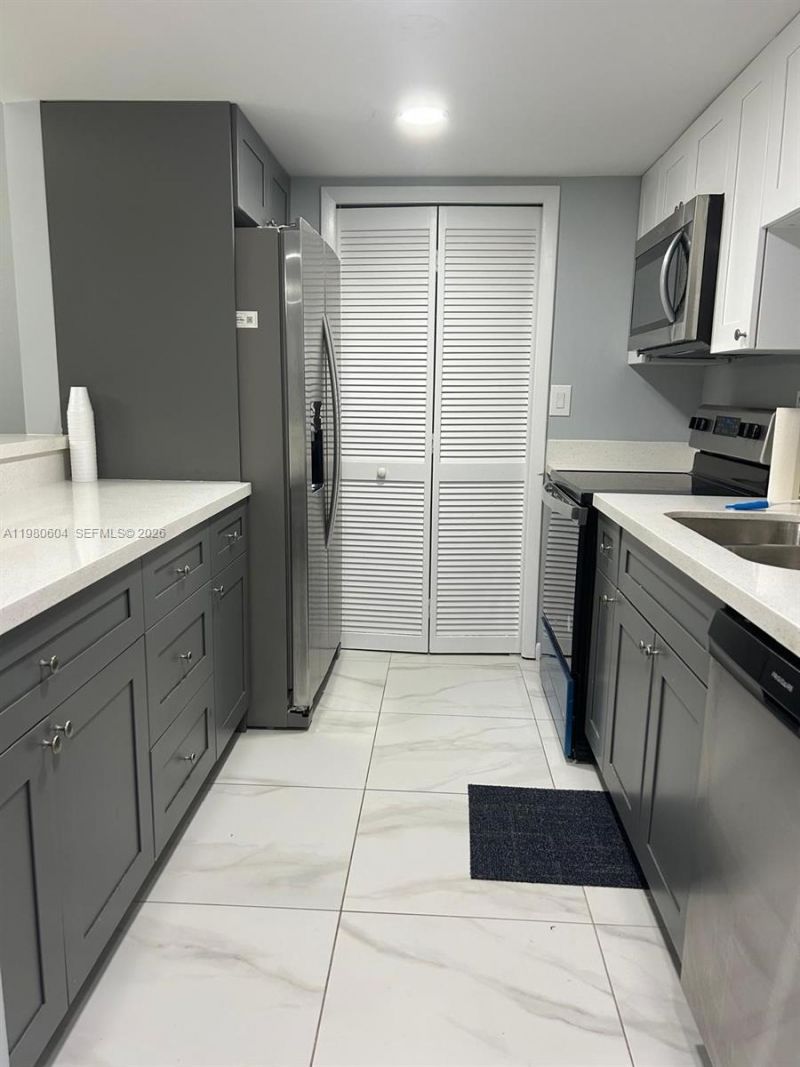 230 Lakeview Dr, Unit 209, Weston, FL 33326 Photo