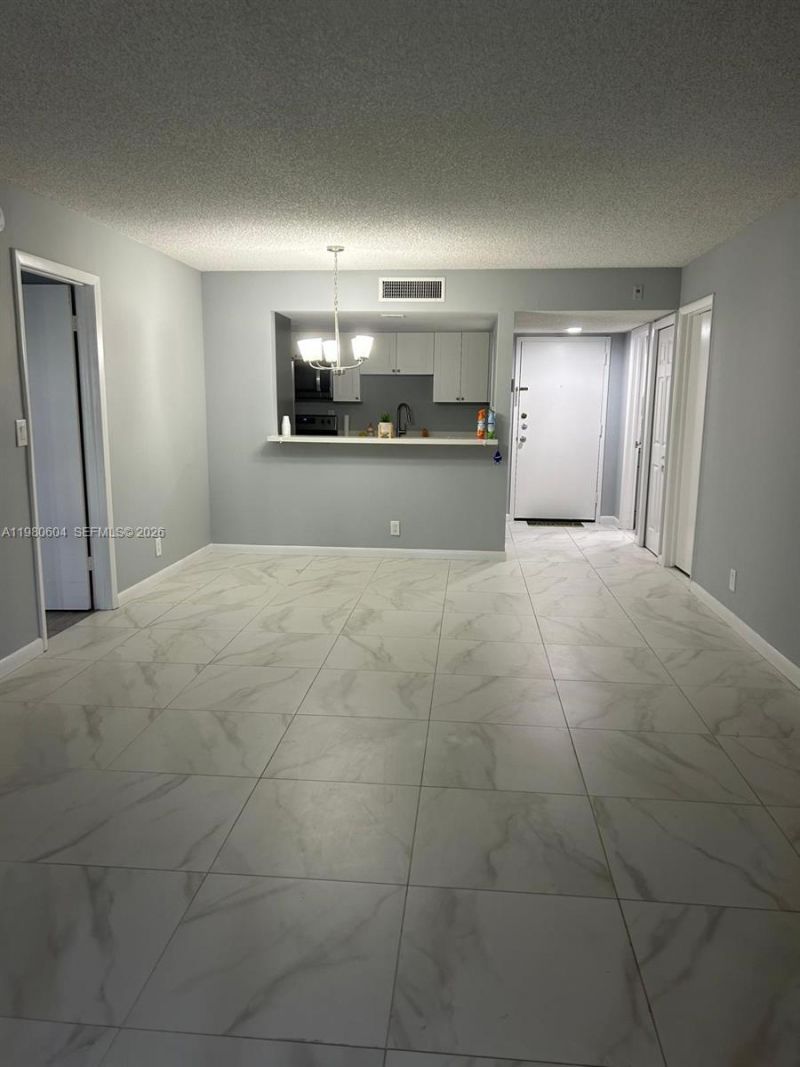 230 Lakeview Dr, Unit 209, Weston, FL 33326 Photo