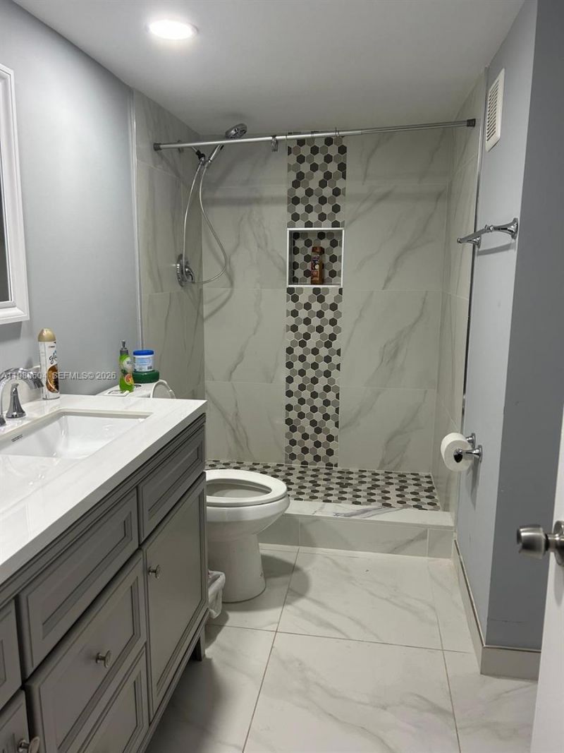 230 Lakeview Dr, Unit 209, Weston, FL 33326 Photo