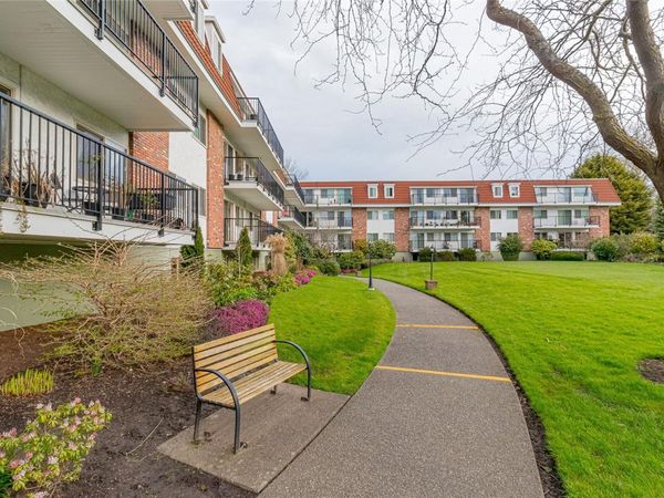 1680 Poplar Ave, Unit 208, Saanich, BC V8P 4K7