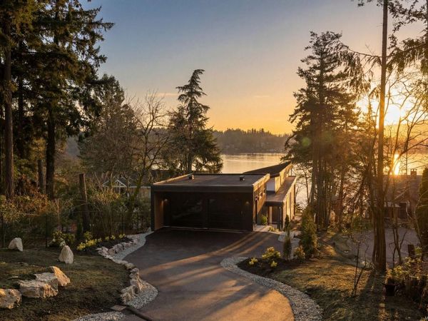 11392 Chalet Rd, North Saanich, BC V8L 5L9