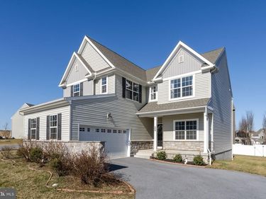 586 STOCKDALE DRIVE, LANCASTER, PA 17601