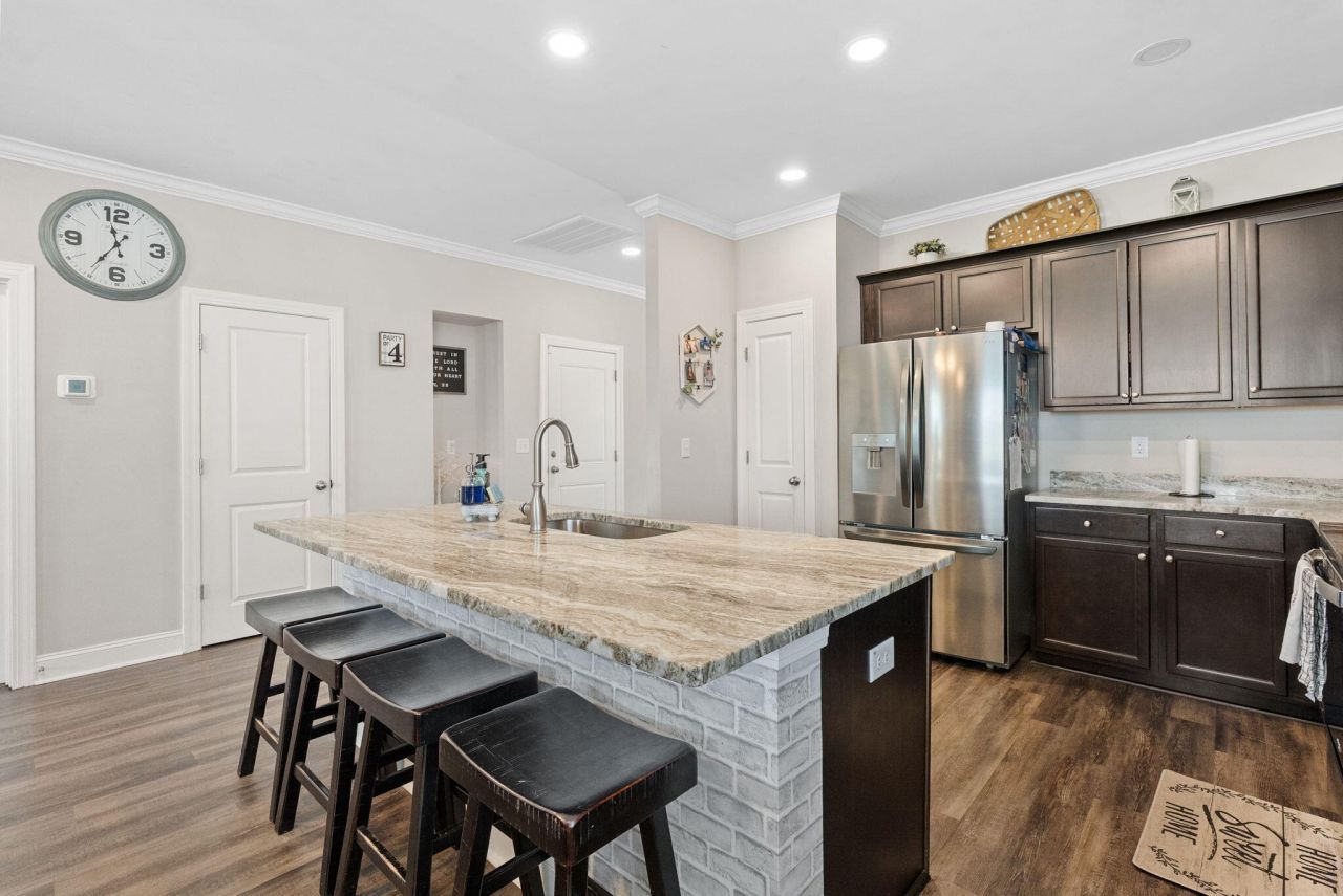 616 Black Pine Road Photo 8