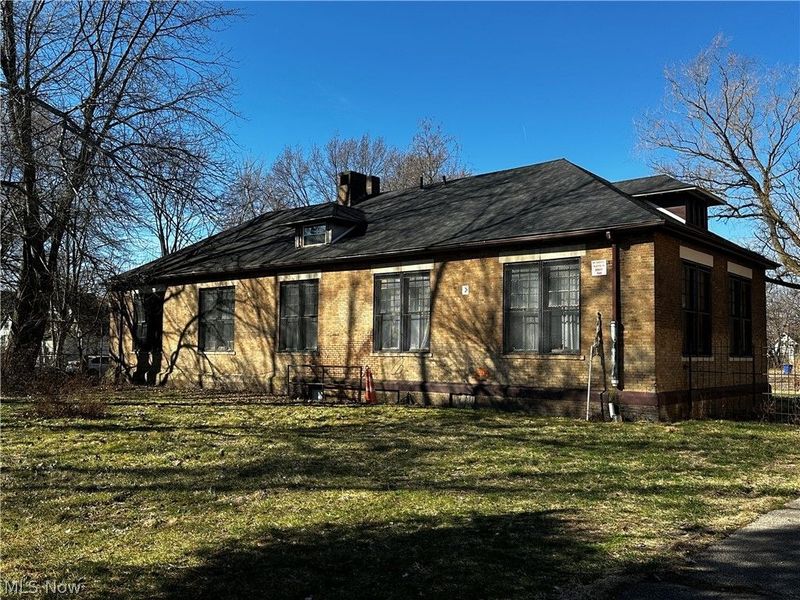 1075 E 74th Street, Cleveland, OH 44103 Photo 4