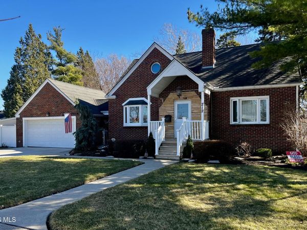 212 E Indiana Avenue , Maumee, OH 43537