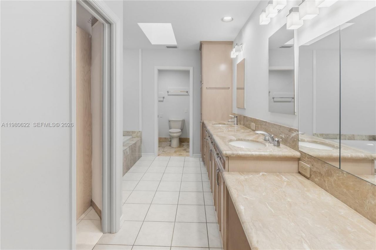 11028 SW 77th Ct Cir , Pinecrest, FL 33156 Photo