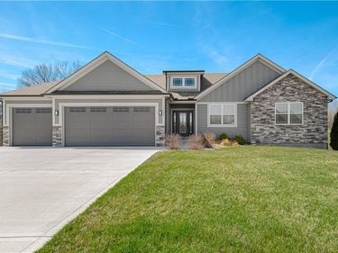 13504 Oakridge Drive, Kearney, MO 64060