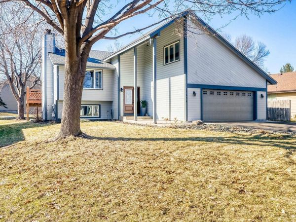 11926 Summerset Lane, Burnsville, MN 55337