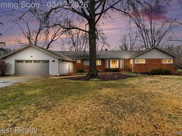 28094 Wildwood Trail, Farmington Hills, MI 48336