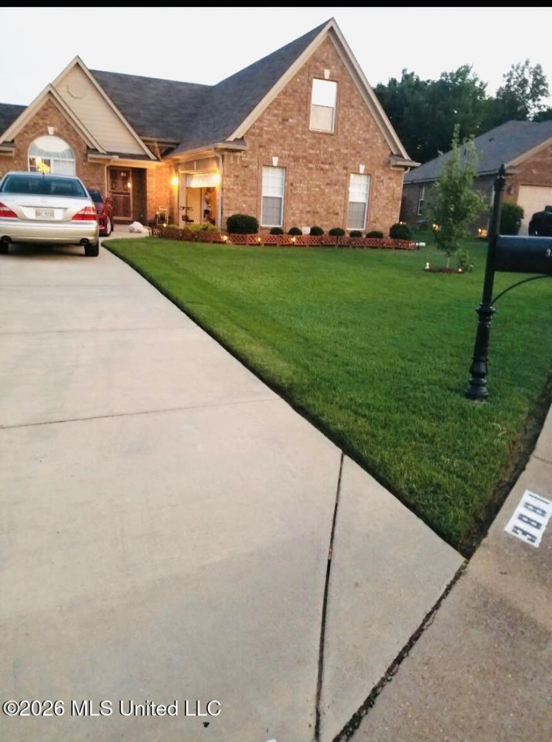 3881 W Farm Pond Cove, Southaven, MS 38671 Main Photo